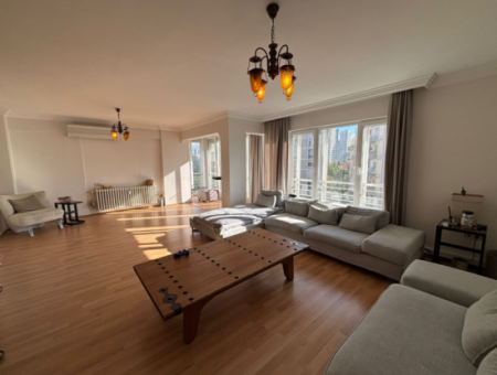 4Th Floor Well-Maintained Flat For Rent With 3 1 Parking Lot In Alsancak Poet Eşref!