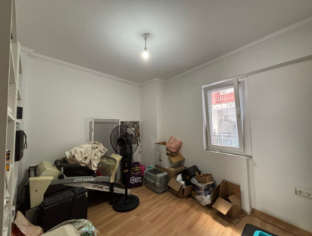 4Th Floor Well-Maintained Flat For Rent With 3 1 Parking Lot In Alsancak Poet Eşref!