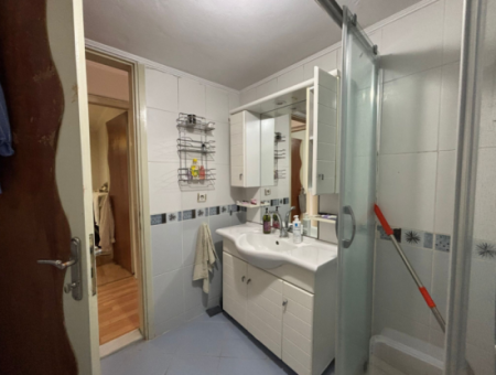 4Th Floor Well-Maintained Flat For Rent With 3 1 Parking Lot In Alsancak Poet Eşref!