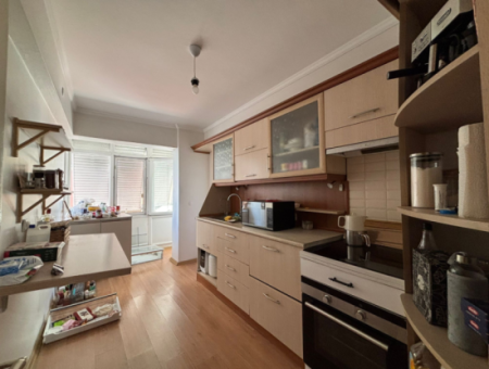 4Th Floor Well-Maintained Flat For Rent With 3 1 Parking Lot In Alsancak Poet Eşref!