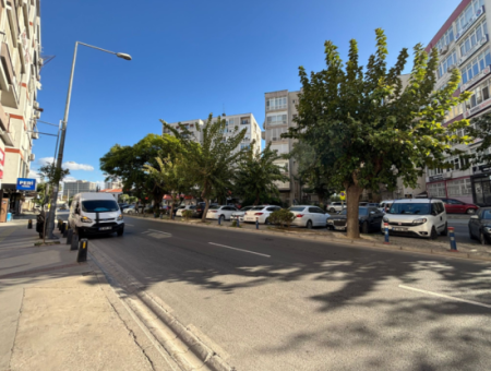 4Th Floor Well-Maintained Flat For Rent With 3 1 Parking Lot In Alsancak Poet Eşref!