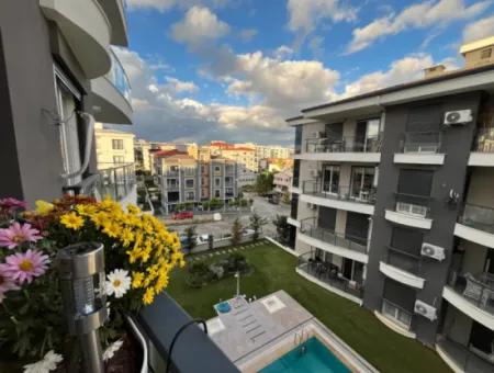 Seferihisar Camikebir Neighborhood – İklimkent Site - 2 1 Flat With Pool, Modern And Spacious