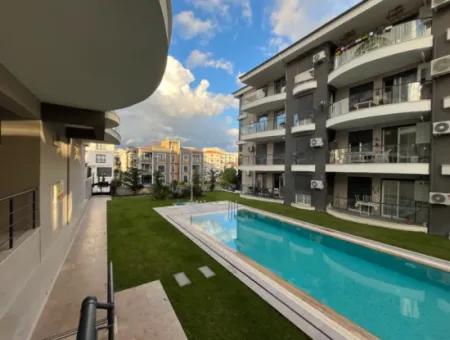 Seferihisar Camikebir Neighborhood – İklimkent Site - 2 1 Flat With Pool, Modern And Spacious