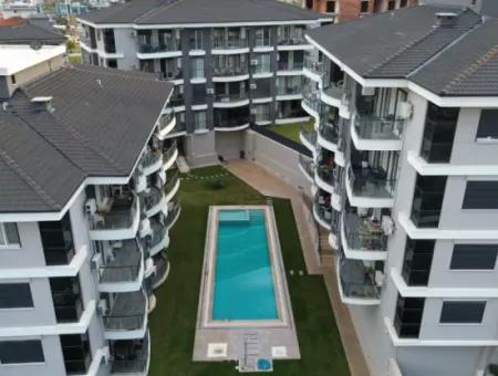 Seferihisar Camikebir Neighborhood – İklimkent Site - 2 1 Flat With Pool, Modern And Spacious