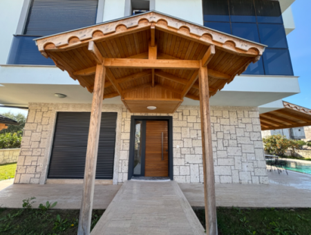 3 Rooms 1 Living Room Detached Villa With Pool In Sigacik For Sale