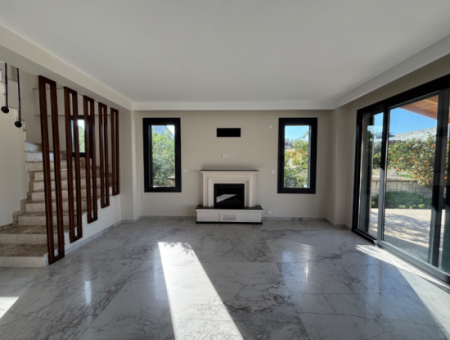 3 Rooms 1 Living Room Detached Villa With Pool In Sigacik For Sale