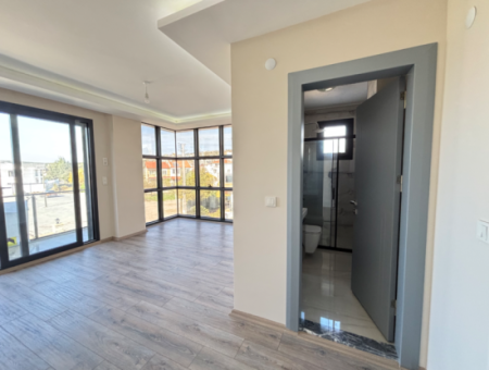 3 Rooms 1 Living Room Detached Villa With Pool In Sigacik For Sale