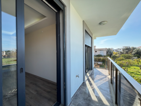 3 Rooms 1 Living Room Detached Villa With Pool In Sigacik For Sale