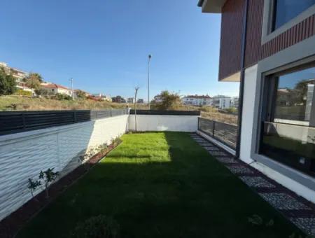 Corner Parcel 4 2 Luxury Villa In Seferihisar Gözsüzler!