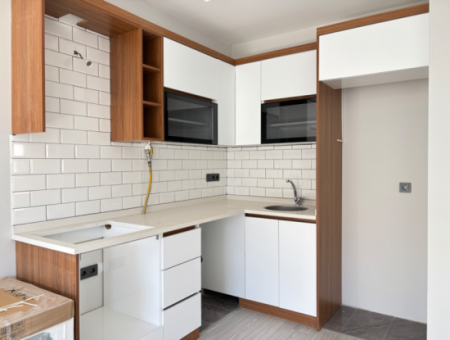 2 1 Flats For Sale With Balcony In Seferihisar Camikebir Neighborhood