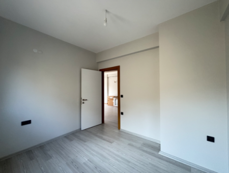 2 1 Flats For Sale With Balcony In Seferihisar Camikebir Neighborhood