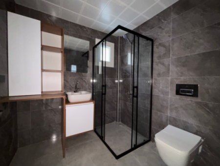 2 1 Flats For Sale With Balcony In Seferihisar Camikebir Neighborhood