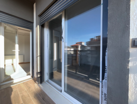 2 1 Flats For Sale With Balcony In Seferihisar Camikebir Neighborhood