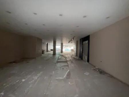 350 M² Shop For Rent With Glass Showcase On Seferihisar Main Street