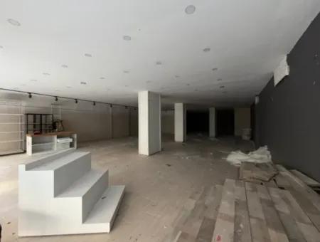 350 M² Shop For Rent With Glass Showcase On Seferihisar Main Street