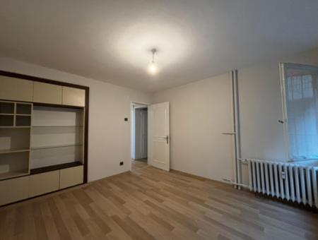 Alsancak Poet Eşrefte 1.Kat 3 1 Renovated Workplace / Flat For Rent!