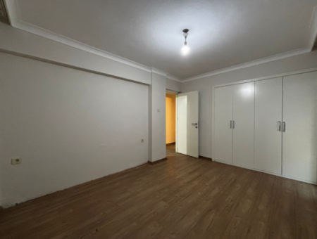 Near Alsancak Fair 2 1 1St Floor Combi Flat For Rent Without Cost!