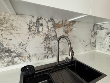 Modern And Spacious 2 1 Flats In Central Location