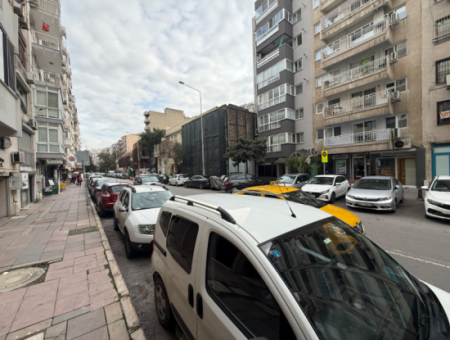 55 M2 Coupon Shop On Mithatpaşa Street Opposite The Historical Elevator