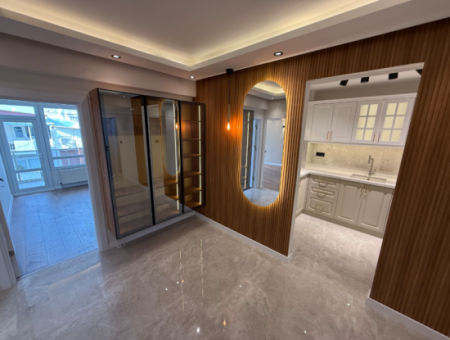 Balçova Ata Street Entrance Fully Renovated Spacious Flat With Elevator