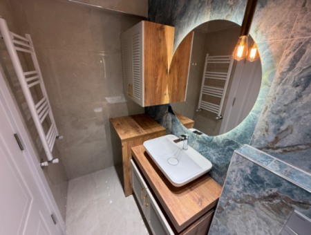 Balçova Ata Street Entrance Fully Renovated Spacious Flat With Elevator