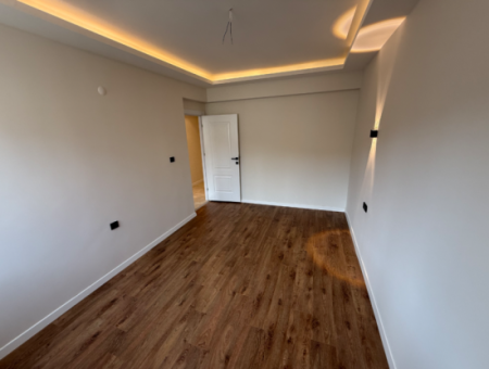 Balçova Ata Street Entrance Fully Renovated Spacious Flat With Elevator