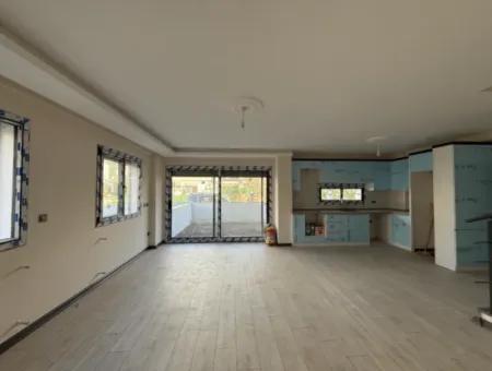 3 1 Comfortable Villa With Garden In Villalar Area