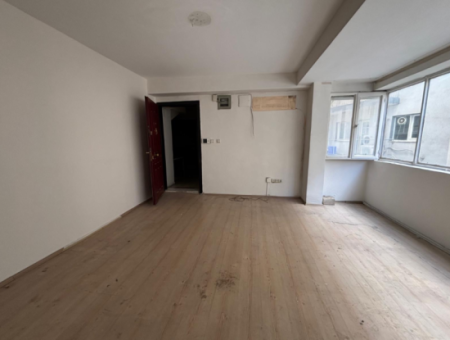 Alsancak Şair Eşref Boulevard Near Mosque 1 1 Office/Flat For Rent!