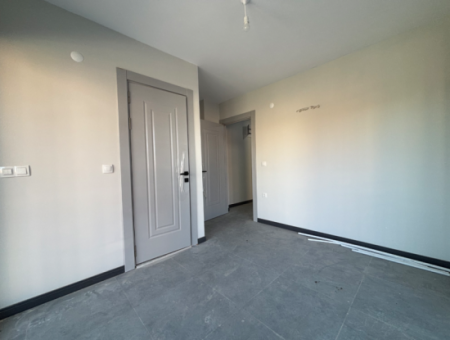 2 1 Flats For Sale With Large Balconies In Seferihisar Çolakibrahim Bey Neighborhood