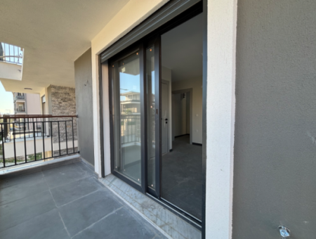 2 1 Flats For Sale With Large Balconies In Seferihisar Çolakibrahim Bey Neighborhood