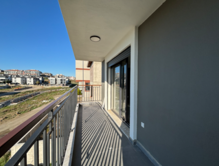 2 1 Flats For Sale With Large Balconies In Seferihisar Çolakibrahim Bey Neighborhood