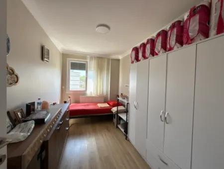 Spacious 3 1 Flat With Corner Location In Seferihisar Çolakibrahimbey