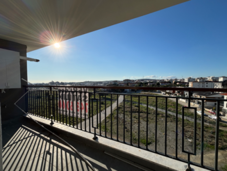 1 1 Flat For Sale With Balcony In Seferihisar Çolakibrahim Bey Neighborhood