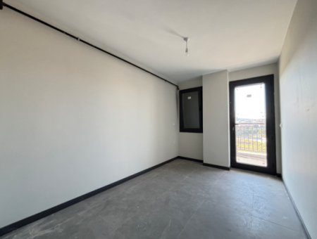 1 1 Flat For Sale With Balcony In Seferihisar Çolakibrahim Bey Neighborhood