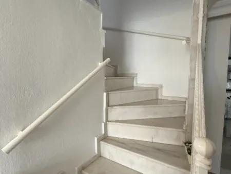 Villa For Sale In Seferihisar Akarca Atakum Sitesi With Sea View From The Garden