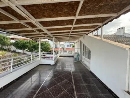 Villa For Sale In Seferihisar Akarca Atakum Sitesi With Sea View From The Garden