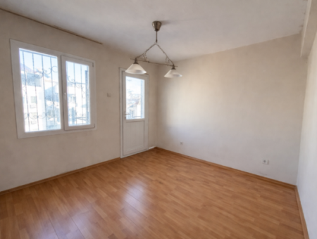 Alsancak Kıbrıs Şehitleri Street Above Warehouse 3Rd Floor Office/Office For Rent