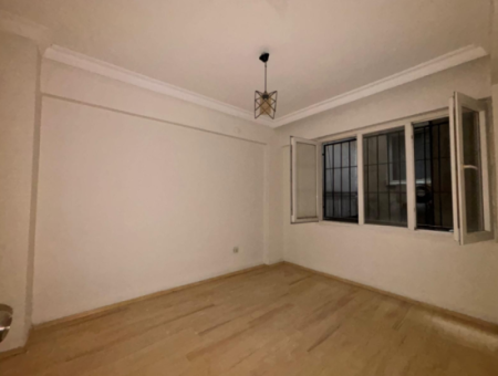 For Rent 3 Rooms 1 Living Room Office / Bureau On Alsancak Cumhuriyet Boulevard