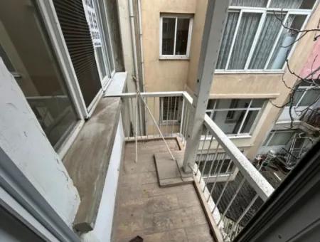 Near Alsancak State Hospital 2 1 Well-Maintained Flat For Rent