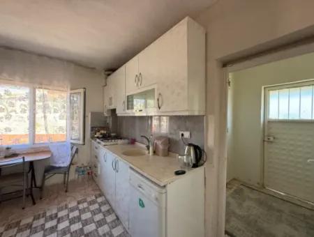 3 1 Apartment For Sale In Ulamış From Veri! 1/2 Of The Detached House Is On Sale!