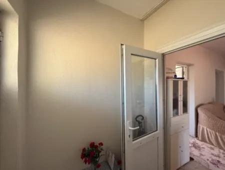 3 1 Apartment For Sale In Ulamış From Veri! 1/2 Of The Detached House Is On Sale!