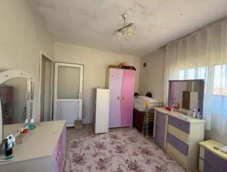 3 1 Apartment For Sale In Ulamış From Veri! 1/2 Of The Detached House Is On Sale!