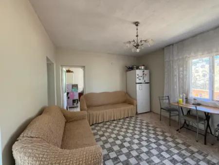 3 1 Apartment For Sale In Ulamış From Veri! 1/2 Of The Detached House Is On Sale!