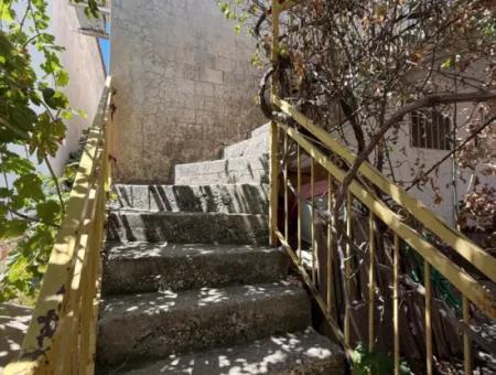 3 1 Apartment For Sale In Ulamış From Veri! 1/2 Of The Detached House Is On Sale!