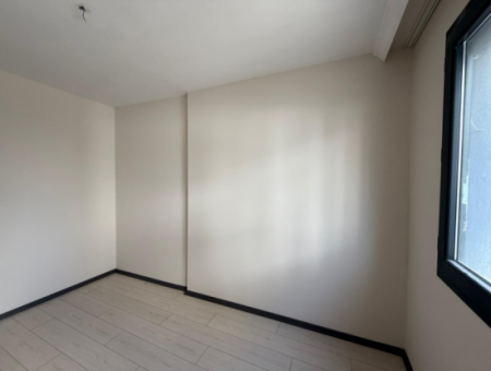 1 1 Apartment For Rent In The City Center In Seferihisar Camikebir