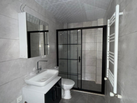 1 1 Apartment For Rent In The City Center In Seferihisar Camikebir