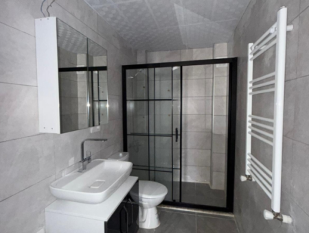 1 1 Apartment For Rent In The City Center In Seferihisar Camikebir