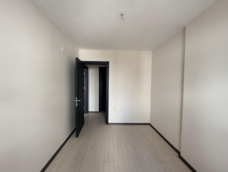 1 1 Apartment For Rent In The City Center In Seferihisar Camikebir