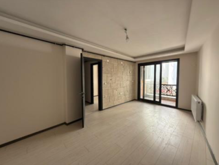 1 1 Apartment For Rent In The City Center In Seferihisar Camikebir