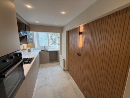 Corner Mezzanine Flat Close To The Street On The Press Site